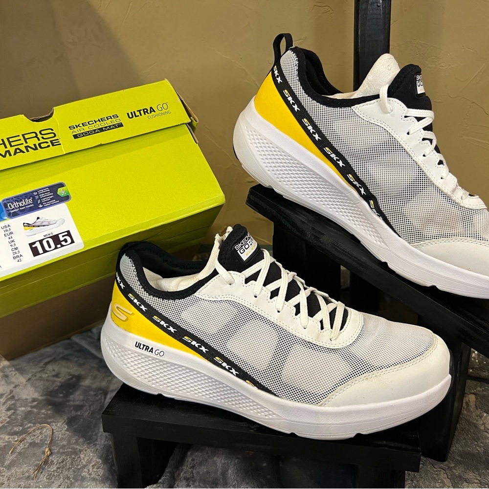 Skechers Go Run Elevate Size 10.5